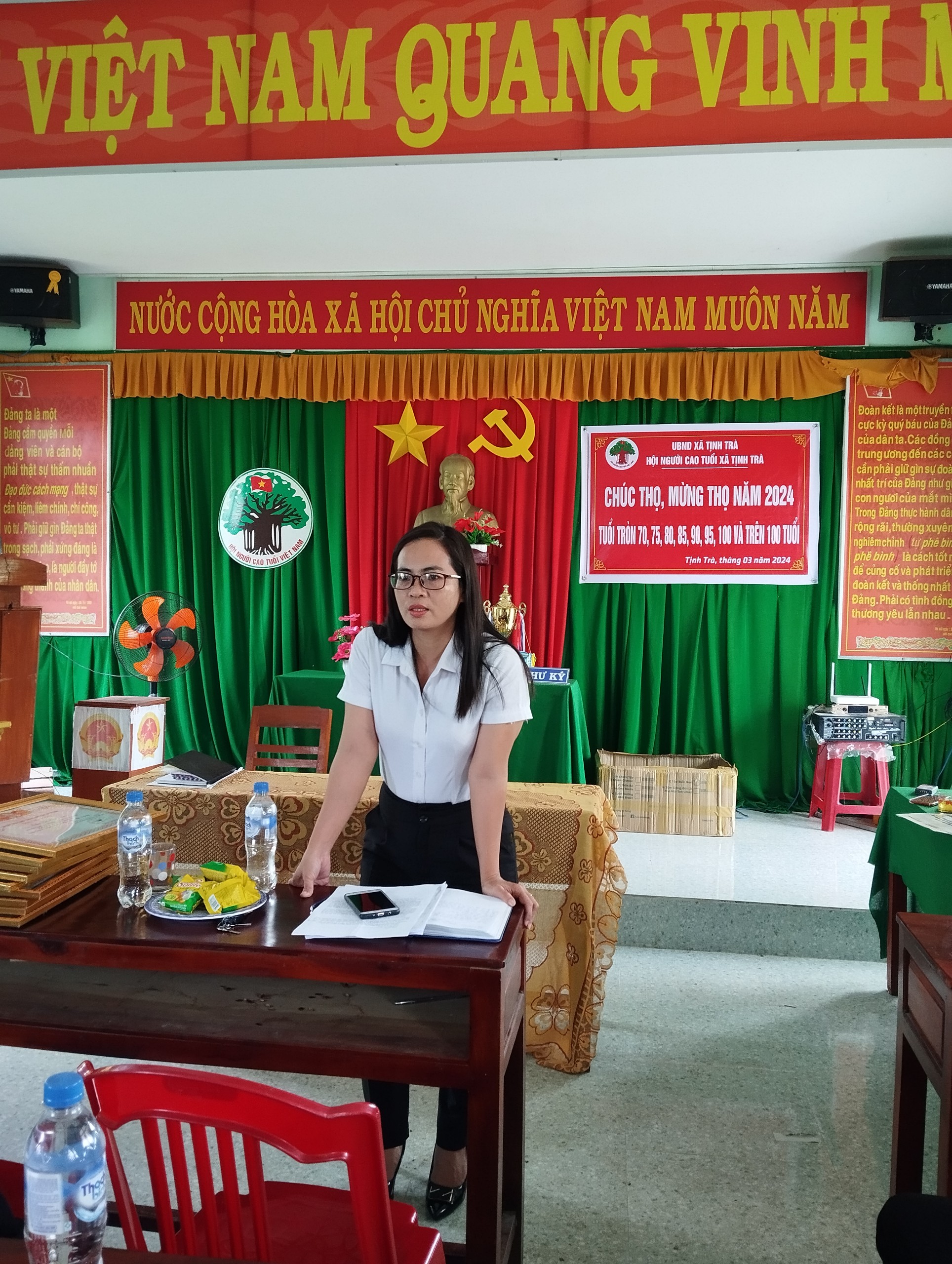 Đồng chí Nguyễn Thị Lợi, Phó Chủ tịch UBND xã phát biểu tại buổi lễ
